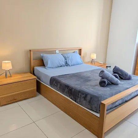 Apartamento 4 Double Bedroom With Terrace In The Centre Of *