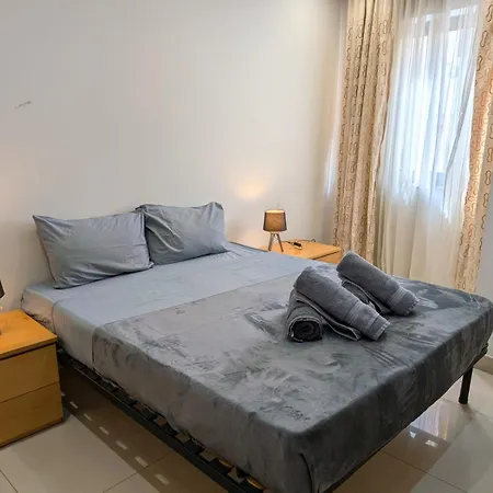 4 Double Bedroom With Terrace In The Centre Of Apartamento Sliema